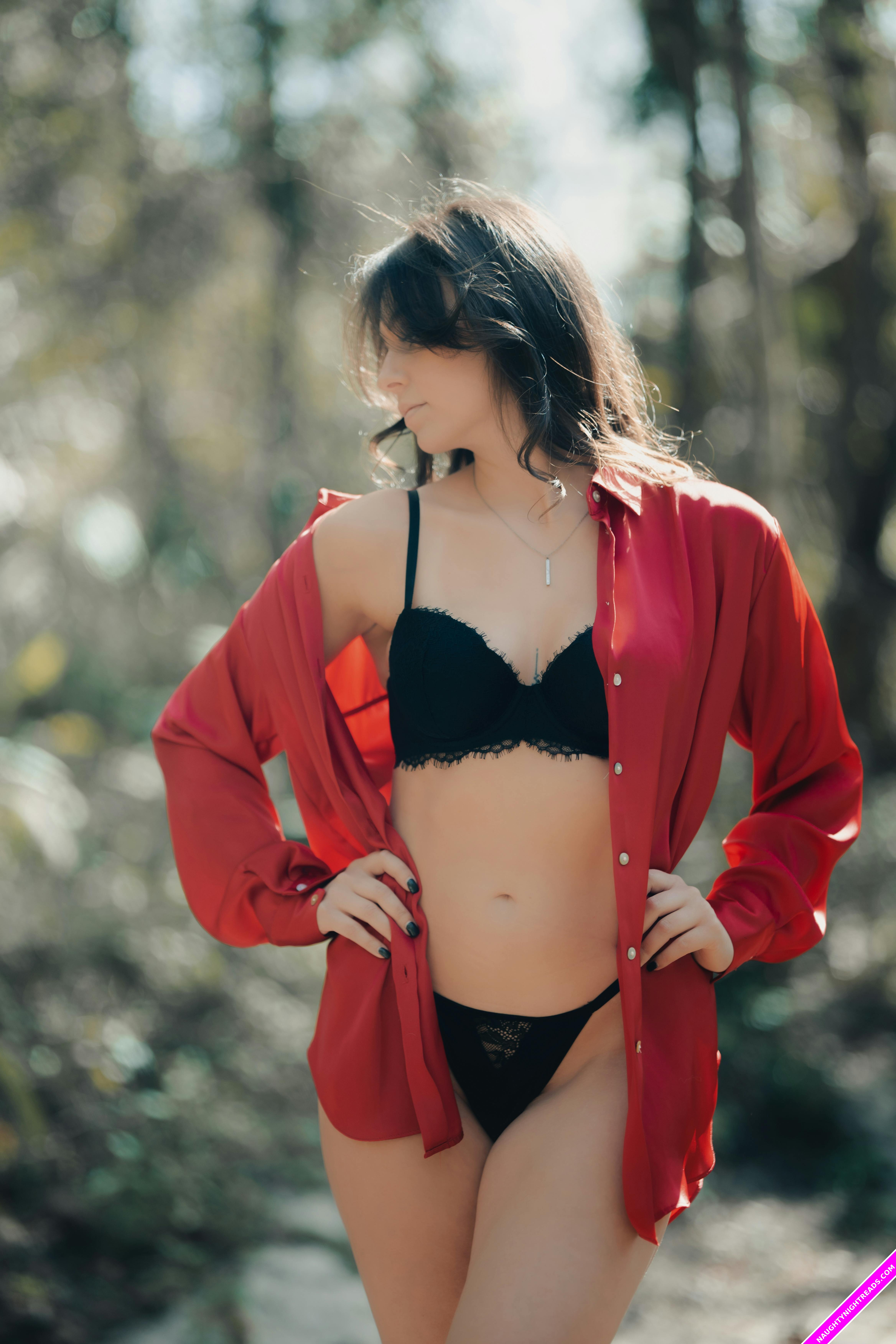 free-photo-of-sexy-woman-in-lingerie-posing-in-nature.jpeg